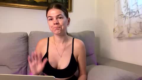 Snapshot of laniyaa chatting on 10.16.25 Laniya online show from 10.16.25