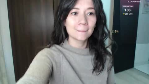 Snapshot of lanna_mills chatting on 09.30.25 Lanna online show from 09.30.25