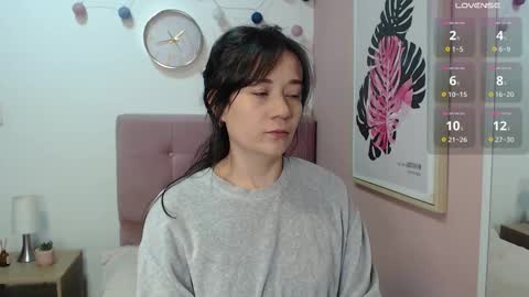 Snapshot of lanna_mills chatting on 10.10.25 Lanna online show from 10.10.25