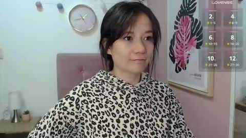 Snapshot of lanna_mills chatting on 10.11.25 Lanna online show from 10.11.25