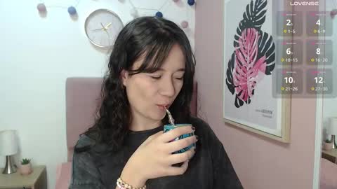 Snapshot of lanna_mills chatting on 10.20.25 Lanna online show from 10.20.25