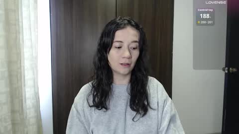 Snapshot of lanna_mills chatting on 10.28.25 Lanna online show from 10.28.25