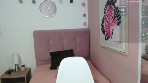 Snapshot of lanna_mills chatting on 10.31.25 Lanna online show from 10.31.25