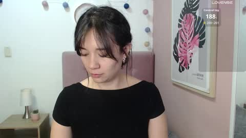 Snapshot of lanna_mills chatting on 11.04.25 Lanna online show from 11.04.25