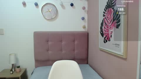 Snapshot of lanna_mills chatting on 11.05.25 Lanna online show from 11.05.25