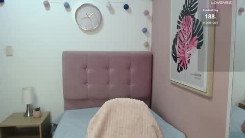 Snapshot of lanna_mills chatting on 11.06.25 Lanna online show from 11.06.25