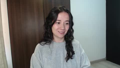 Snapshot of lanna_mills chatting on 11.11.25 Lanna online show from 11.11.25