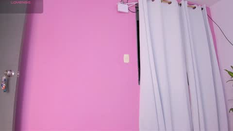 lapeligrosa_ online show from 12.13.24