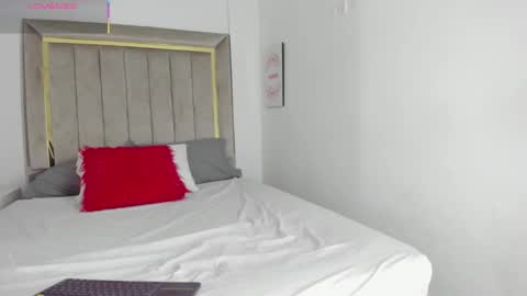 Julian online show from 10.10.25