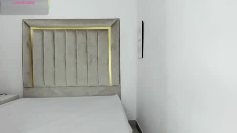 Julian online show from 10.12.25