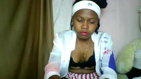 Snapshot of lara_belle chatting on 05.15.26 lara_belle online show from 05.15.26