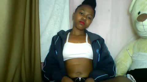 Snapshot of lara_belle chatting on 05.19.26 lara_belle online show from 05.19.26