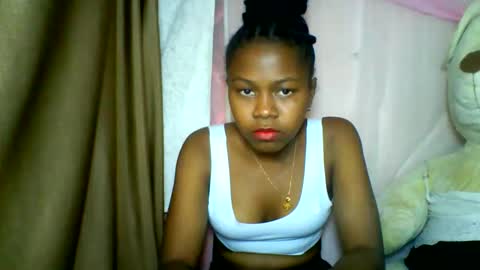 Snapshot of lara_belle chatting on 05.20.26 lara_belle online show from 05.20.26