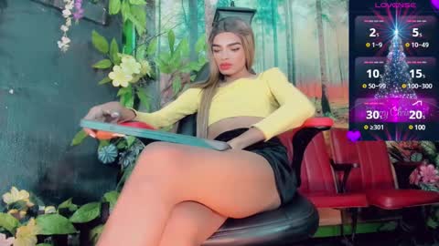 Snapshot of lara_brunette chatting on 12.06.24 Lara Brunette  online show from 12.06.24