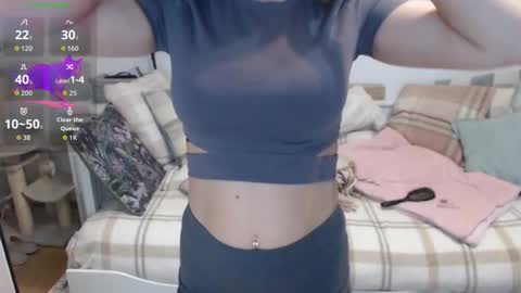 Snapshot of lara_c_rau chatting on 11.02.25 Lara online show from 11.02.25