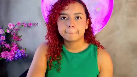 Snapshot of lara_curly chatting on 06.17.26 lara_curly online show from 06.17.26