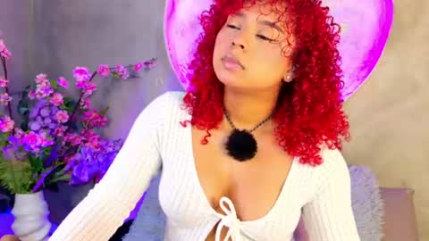 Snapshot of lara_curly chatting on 06.19.26 lara_curly online show from 06.19.26