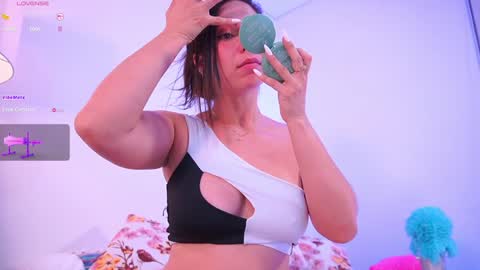 Snapshot of lara_giraldo chatting on 02.02.25 Hello Guys I am Lara Giraldo WELCOME To my room online show from 02.02.25