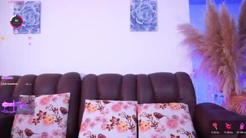 Hello Guys I am Lara Giraldo  WELCOME To my room online show from 11.28.25