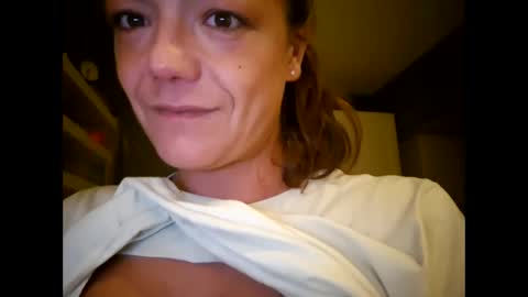 Snapshot of laraa333 chatting on 10.06.25 Little online show from 10.06.25