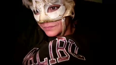 Snapshot of laraa333 chatting on 10.11.25 Little online show from 10.11.25