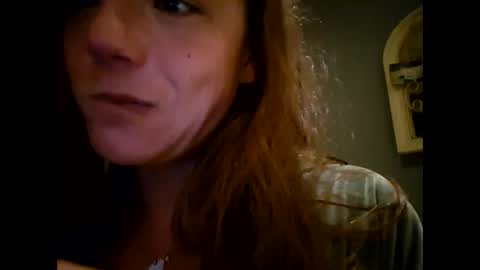 Snapshot of laraa333 chatting on 10.17.25 Little online show from 10.17.25