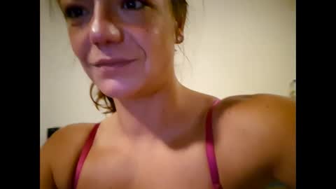 Snapshot of laraa333 chatting on 10.28.25 Little online show from 10.28.25