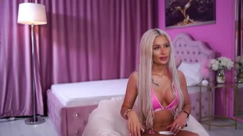 Snapshot of larabrynn chatting on 07.18.26 LaraBrynn online show from 07.18.26