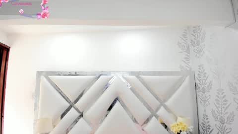 Lara  online show from 10.15.25