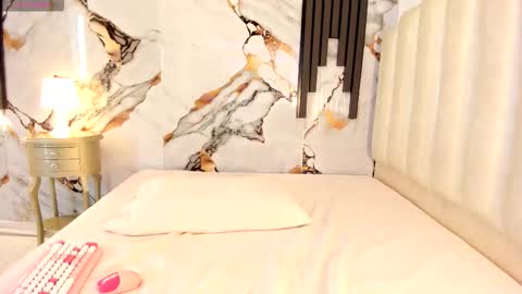 Lara  online show from 11.18.25