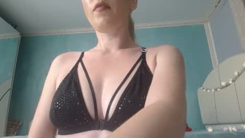 Snapshot of laralanee chatting on 06.15.26 LaraLane online show from 06.15.26