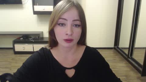 Laralianna online show from 12.11.24