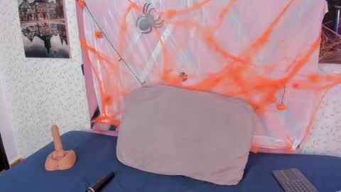 Snapshot of laramurphy chatting on 10.22.25 Lara Murphy online show from 10.22.25