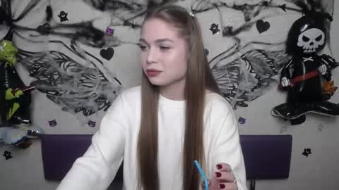 Snapshot of larapika chatting on 10.25.25 LaraPika online show from 10.25.25