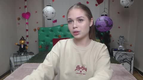 Snapshot of larapika chatting on 11.04.25 LaraPika online show from 11.04.25