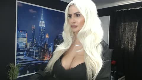 laras_moans online show from 01.11.25