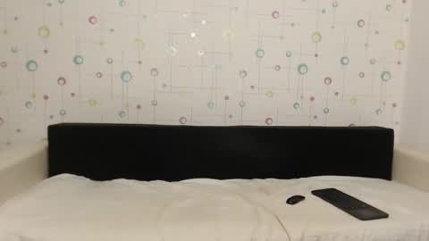 larataylorrr online show from 02.24.25
