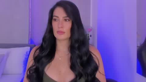 Snapshot of laravillalobos chatting on 07.15.26 Laura online show from 07.15.26