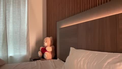 Lara online show from 04.22.26