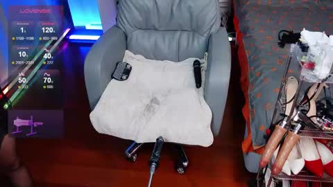 Snapshot of lareinayee chatting on 02.14.25 Mykhaila online show from 02.14.25