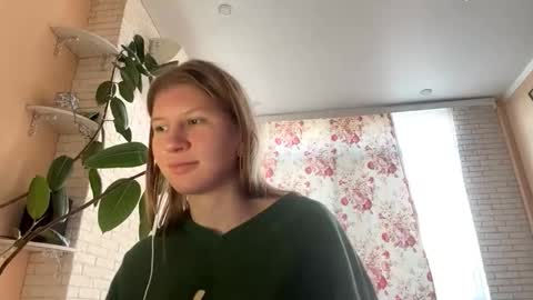 Snapshot of larhondaalsobrook chatting on 10.20.25 Eva online show from 10.20.25