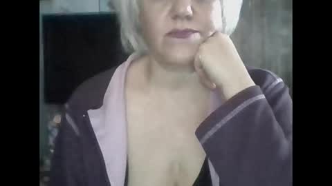 Snapshot of larisaq4ugo24 chatting on 10.15.25 larisaq4ugo24 online show from 10.15.25