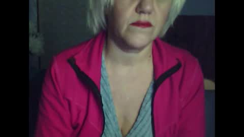 Snapshot of larisaq4ugo24 chatting on 10.21.25 larisaq4ugo24 online show from 10.21.25