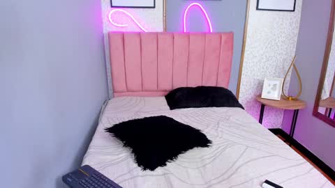Snapshot of larissaevans chatting on 01.20.25 Valentina online show from 01.20.25