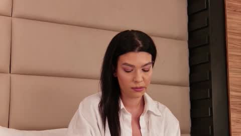 Lara online show from 09.13.25