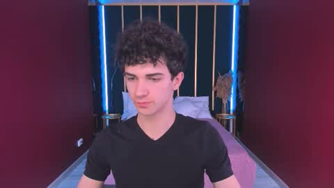 Snapshot of larry_project chatting on 11.09.25 Larry online show from 11.09.25