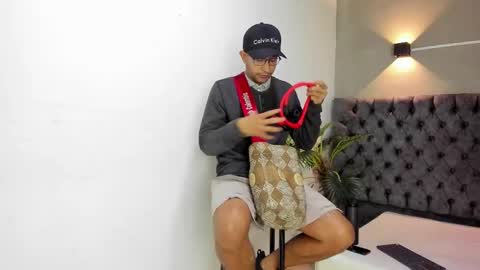 LARRY online show from 01.16.26