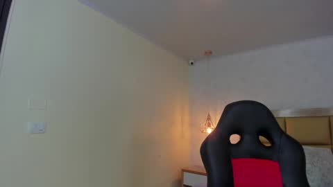 Snapshot of larsonmia chatting on 09.23.25 MIA online show from 09.23.25