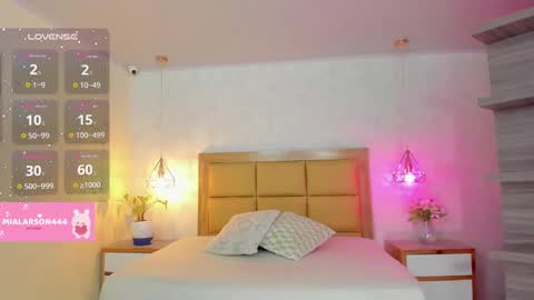 Snapshot of larsonmia chatting on 09.30.25 MIA online show from 09.30.25