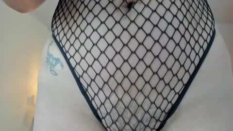 Snapshot of larsonmia chatting on 10.02.25 MIA online show from 10.02.25